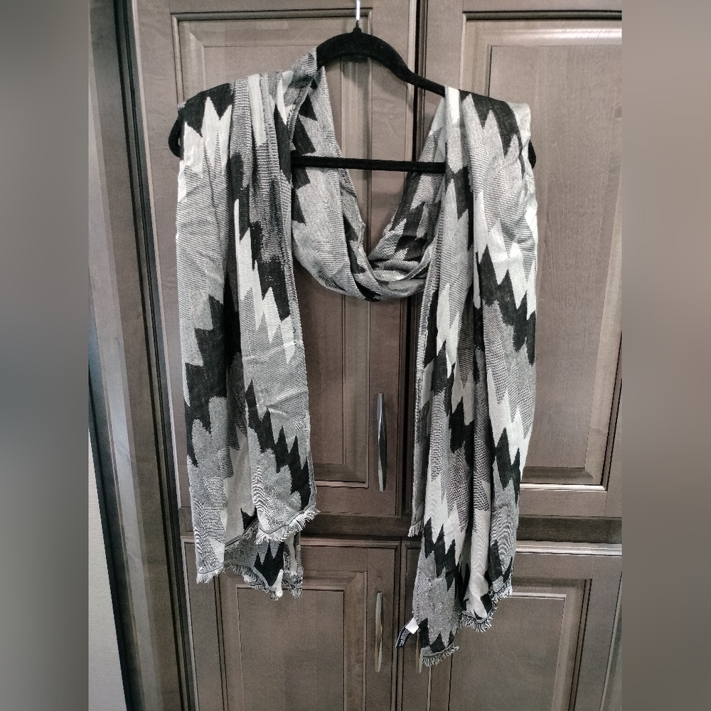 Inc scarf